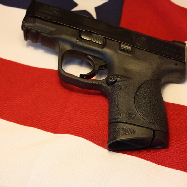 Smith and Wesson 209304 M&P 9MM 12RD w/ 2 Mags and Factory Lifetime